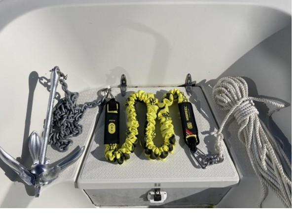 Mooreel Sea Bungee montert mellom anker, kjetting og tau